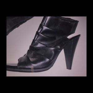 BLACK HEELS(3.5”) - WONENS SIZE 8.5
